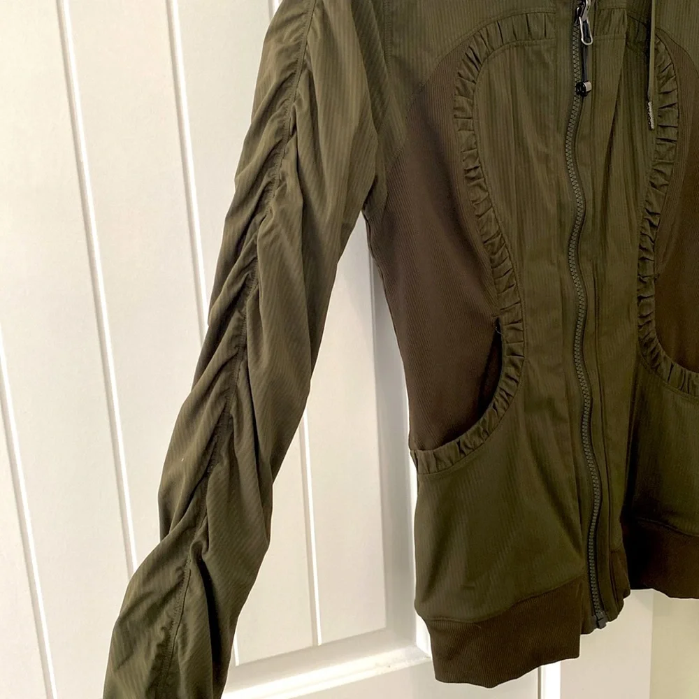 Lululemon Jacket - Picture 2 of 5